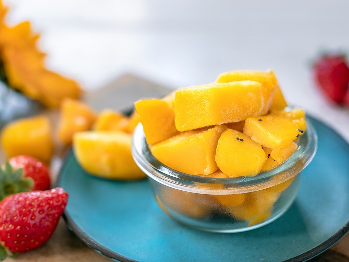 Vegan frozen mangoes dessert