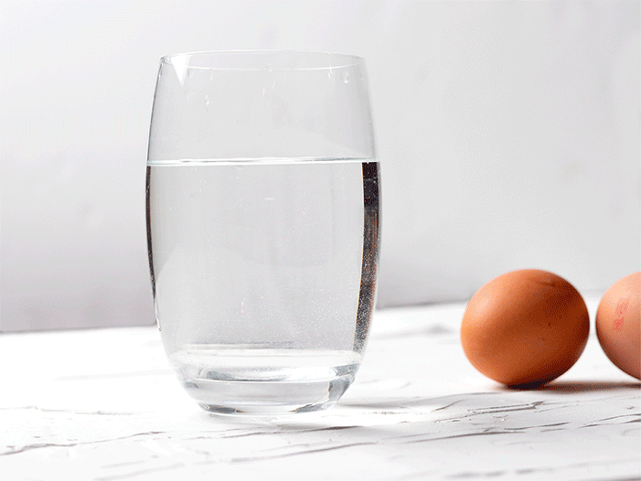 Kitchen Hack: Test Rotten Eggs in Water