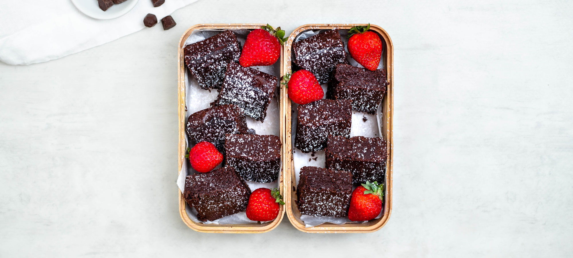 Ketogenic brownies with strawberries