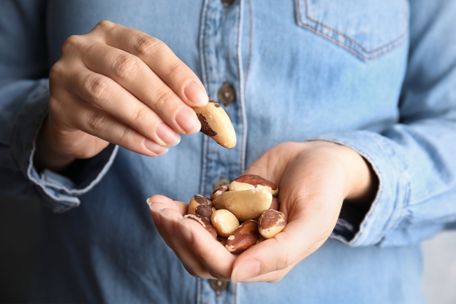 Keto Nuts and Seeds: 11 Healthy Picks for Low-Carb Diets