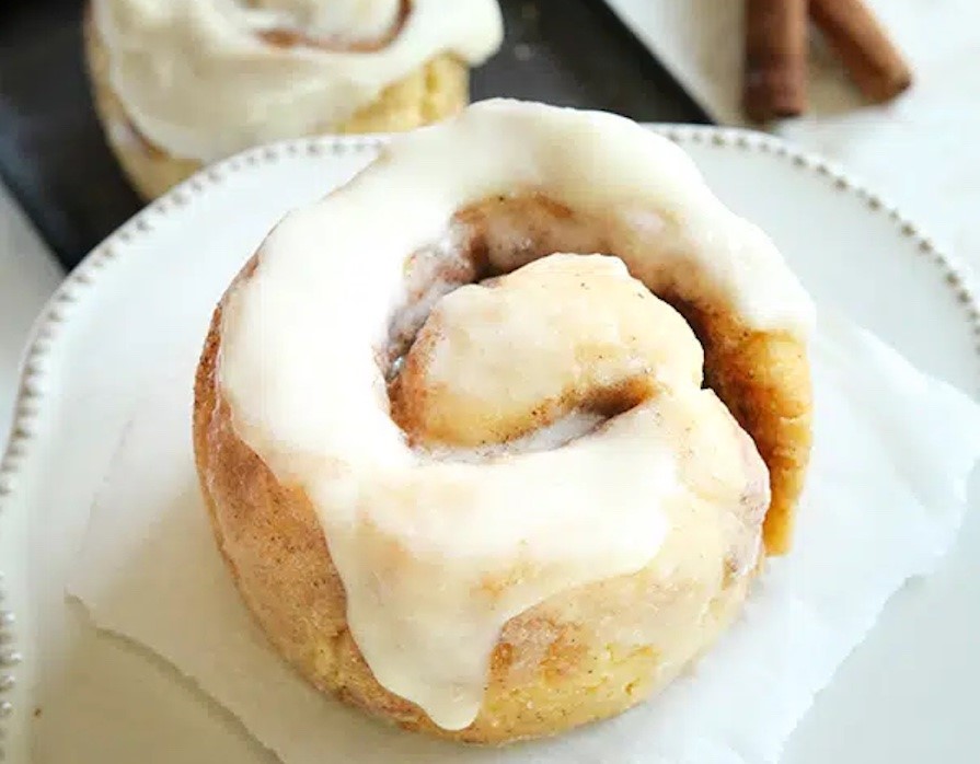 Bye bye Cinnabon! These keto cinnamon rolls are ready in less than 10 minutes.